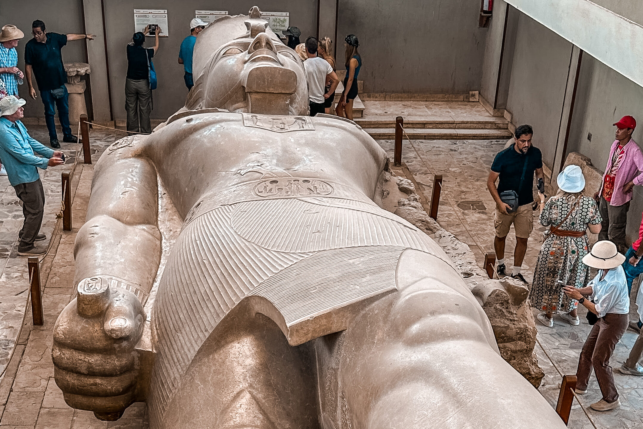 Estátua Colossal de Ramsés II no Egito