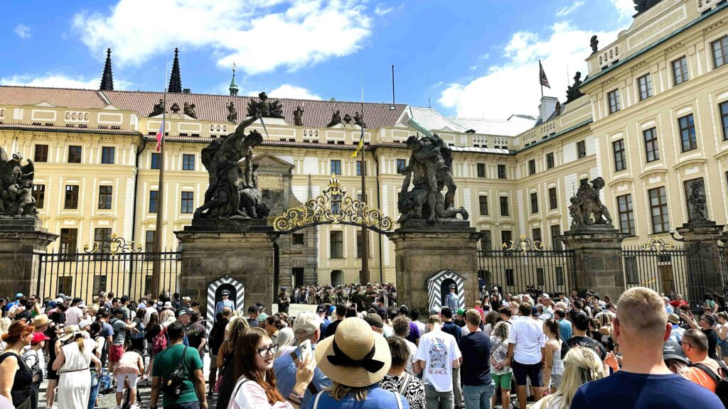 Cerimônia de Troca da Guarda no Castelo de Praga