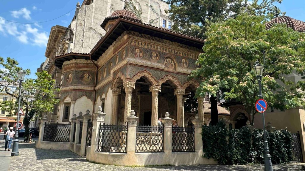 Igreja Stavropoleos no centro histórico de Bucareste