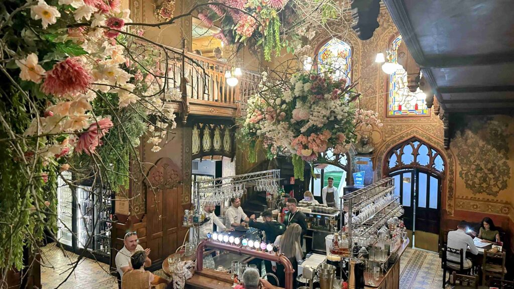 Caru’ cu Bere: restaurante histórico de Bucareste